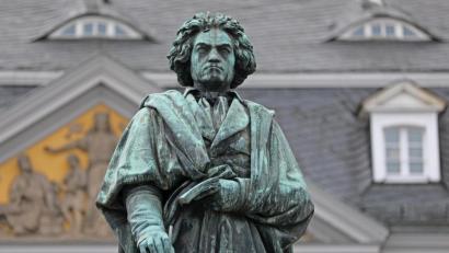 Bild: Oliver Berg/dpa
Eine Statue des Komponisten Ludwig van Beethoven steht in Bonn. Im Jahr 1787 war mit 16 Jahren in Regensburg unterwegs. Sein letzter Tag in der Oberpfalz war der 24. April.