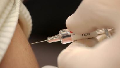 Symbolbild: Fredrik von Erichsen/dpa
In Deutschland ist die erste Studie zu Corona-Impfstoff genehmigt worden.