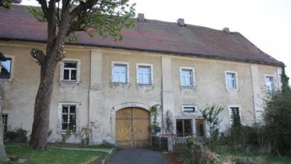 Bild: kro
Ein Betreutes Wohnen mit 13 Wohnungen soll im Thanhausener Schloss entstehen. Einstimmig billigte der Stadtrat den Bauantrag eines Berliner Unternehmens.