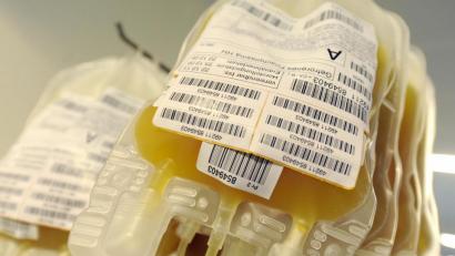 Symbolbild: Holger Hollemann
Blutplasma soll Coronapatienten helfen. Ein Wundermittel ist es aber wohl nicht