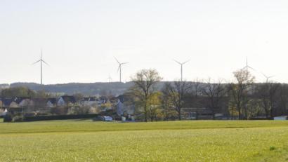 Bild: ak
Die vorhandenen Windenergieanlagen im südlichen Gemeindegebiet sollen keine weiteren Nachbarn bekommen.