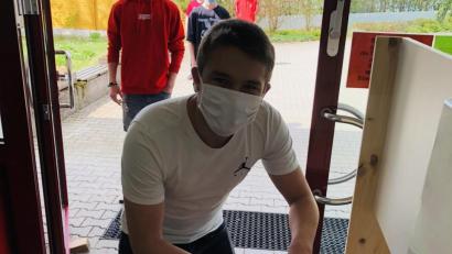 Bild: exb
An der Realschule für Knaben in Waldsassen gibt es eine "Hygieneschleuse". Die Schüler müssen sich vor dem Betreten des Schulhauses die Hände desinfizieren.