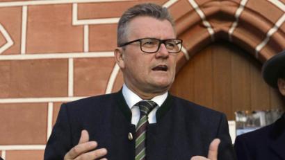 Bild: bmr
Erster Bürgermeister Michael Göth dankt für die Disziplin der Bürger.