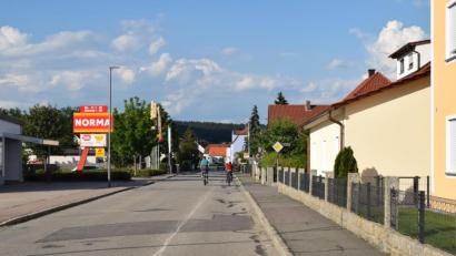 Bild: bnr
Der Ausbau und die Sanierung der Bahnhofstraße ist der größte Posten auf der Ausgabenseite im Vermögenshaushalt der Stadt. Die Maßnahme steht unter dem Vorbehalt einer gesicherten Finanzierung.