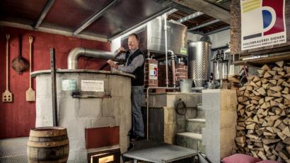 Bild: Antonia und Alexander Feig
Arno Diener in seiner Sudhang-Brauerei. Für ihn fällt in diesem Jahr die Premiere beim Amberger Bergfest aus.