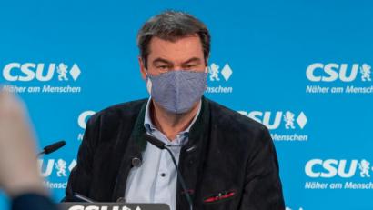 Bild: Peter Kneffel
Markus Söder, CSU-Vorstandsvorsitzender und Ministerpräsident von Bayern, stellt bei einer Pressekonferenz neue Lockerungen in Aussicht