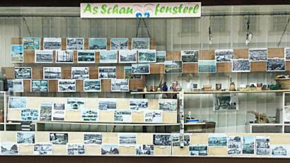Bild: ü
Ansichtskarten aus Kirchenthumbach und Umgebung schmücken derzeit das "Schaufensterl".
