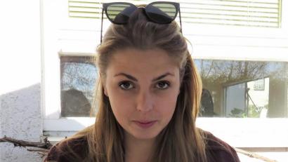 Bild: ubb
Auch Simone Zettl, Erzieherin aus Tirschenreuth liest vor, unter anderem aus den Büchern von Autorin Gudrun Müller. Die 25-jährige Tirschenreutherin hat eine sehr schöne Stimme, der man gerne länger zuhören möchte.