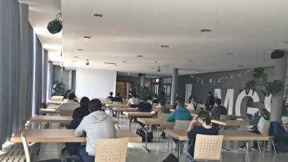 Bild: jma
Alle Schüler nehmen die entsprechenden Schutzmaßnahmen sehr ernst.