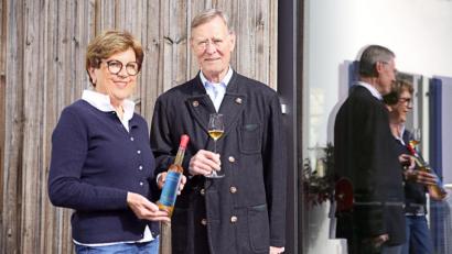 Bild: Katrin Hartisch
Anna und Günter Preuß verwöhnen die Kulturfreunde in der Region mit ausgewählter Kultur aus unterschiedlichsten Genres – aber auch gerne mit einem edlen Tropfen aus der Schnapsbrennerei.