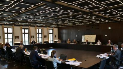 Bild: rti
Großer anstatt Kleiner Sitzungssaal: Um den Abstand in Coronazeiten zu wahren, wechselte der Kreisausschuss diesmal den Raum.