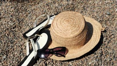 Bild: Uwe Zucchi/dpa
Urlaub am Strand oder in den Bergen - die Bundesregierung will ihre Reisewarnung mindestens bis Mitte Juni verlängern.