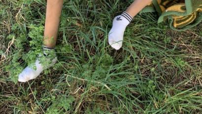 Bild: Polizei 
Nur die Beine lugten unter einer Decke hervor. Ein Ehepaar, das dieses Szenario bei Gebenbach vorfand, informierte vorsorglich sofort die Polizei.