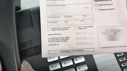 Bild: Gabriele Schönberger
Eine Arbeitsunfähigkeitsbescheinigung gibt es derzeit nach telefonischer Diagnostik.