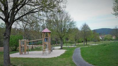 Bild: twi
Gleich unterhalb des Rabenbühl-Spielplatzes soll der "Dirt-Bike-Park" als Freizeitattraktion für jugendliche Geländefahrer entstehen.