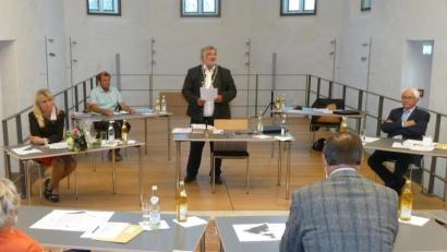 Bild: Portner
Die drei Bürgermeister sind das letzte Mal im Amt vereint: Armin Schärtl (Mitte) dankte seinen Stellvertretern Kurt Koppmann (rechts) und Heidi Eckl.