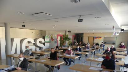 Bild: rn
Einem Prüfungstermin glich die Sitzordnung des Stadtrats in der Markus-Gottwalt-Schule