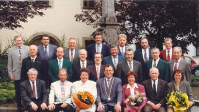 Repro: sne
1996 zogen Anton Schopf (hinten, Mitte), Thomas Reiter (zweite Reihe, Zweiter von links), Petter Lippiotta (zweite Reihe, Vierter von links) und Udo Greim (vorne, Zweiter von links) gemeinsam in den Stadtrat ein.