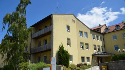 Bild: dob
Der harte Sanierungskurs hat große Auswirkungen auf das Krankenhaus Vohenstrauß. Nach der Coronakrise wird es dort keine akutstationäre Versorgung mehr geben.