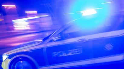 Symbolbild: Patrick Seeger
In Amberg musste die Polizei in der Nacht auf Sonntag einen 20-Jährigen vorübergehend in Gewahrsam nehmen.