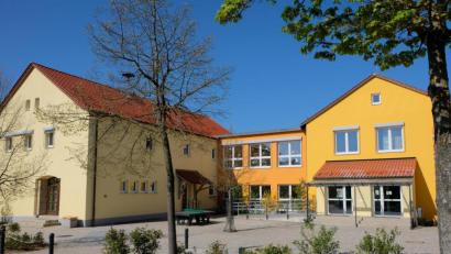 Bild: do
Nach dem Glasfaseranschluss steht der weiteren digitalen Aufrüstung der Grundschule "Am Rauhen Kulm" in Speinshart nichts mehr im Wege.