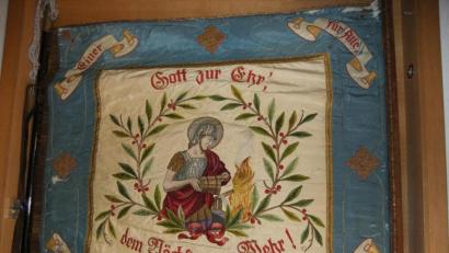 Bild: exb/Michael Götz
In diesem Jahr bleiben die Fahnen der Feuerwehr im Schrank, es gibt wegen der Corona-Pandemie keine Festgottesdienste zu Ehren des heiligen Florian.