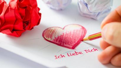 Bild: Adobe.Stock
Liebevolle Worte, eine nette Geste, leckere Schokolade - der Muttertag gehört unseren Mamas. Und da sollten wir sie so richtig verwöhnen.