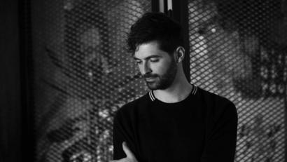 Bild: Martin Förster
„Meine Hoffnung ist, mit meiner Musik vielleicht auch einen kleinen Beitrag dazu leisten zu können, dieser Ausnahmesituation für einen kurzen Moment zu entfliehen“, sagt Pianist und Komponist Florian Christl zur aktuellen Krise und über seine aktuelle CD.