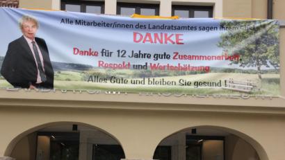 Bild: kro
Abschiedsbanner am Landratsamt