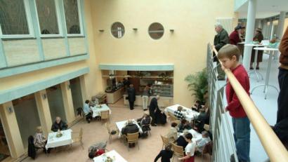 Archivbild: Petra Hartl
Landrat Andreas Meier könnte sich im Krankenhaus Vohenstrauß eine Pflegeeinrichtung, hier das Wallmenich-Haus in Amberg, vorstellen.