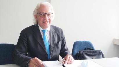 Bild: bl
Versorgungsarzt Dr. (Univ. Bologna) Stephan Gilliar nimmt im Landkreis Schwandorf in der Corona-Krise eine Vermittlerrolle ein und ist dafür rund um die Uhr erreichbar.