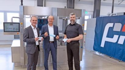 Bild: exb
PIA Automation in Amberg reagiert auf die Coronakrise und entwickelt Produktionsanlagen für Gesichtsmasken (von links): Lothar Mehren, Head of Medical Division, sowie die beiden Geschäftsführer Armin Schalk und André Vales.