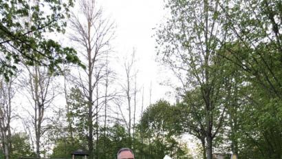 Bild: exb
Bürgermeister Bernd Sommer freut sich, dass die lange gesperrten Spielplätze am Donnerstag wieder geöffnet werden und in dieser Zeit die Anlagen auf Vordermann gebracht werden konnten.