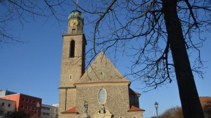 Bild: dob
Wer zu einem Gottesdienst in die katholische Stadtpfarrkirche kommen will, muss einige Regeln beachten. Von Normalität ist ein Besuch weit entfernt.