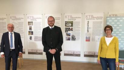 Bild: phs
Weiter wie bisher: Die Kreistagsmehrheit kündigt an, Albert Nickl (links) als ersten stellvertretenden Landrat und Margit Kirzinger als zweite Vertreterin von Andreas Meier (Mitte) zu wählen.