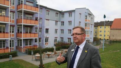 Bild: jrh
Martin Preuß, Leiter des ProCurand Seniorenzentrum Sulzbach-Rosenberg, kritisiert die Öffnung.