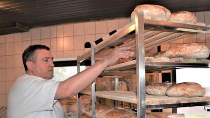 Bild: rgr
Hans Speckner und seine Helfer vom Brot- und Backverein backen am 15. und 16. Mai wieder Brot in der Stadtmühle.