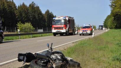 Bild: dob
Ein Biker wurde bei einem Motorradunfall schwer verletzt. Auslöser war wohl ein Reh, das die Fahrbahn überqueren wollte.