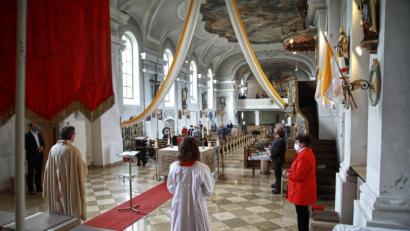 Bild: njn
Nach vielen Wochen der erste öffentliche Gottesdienst in der Mariä-Himmelfahrtskirche. Die hygienischen Vorschriften wurden bestens umgesetzt.