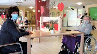 Bild: ubb
Claudia Ernstberger und ihre Mutter, Rosa Neumann (von links), sind glücklich.