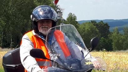 Bild: bk
Otto Schönberger auf seinem geliebten Roller. Nun hat er seine letzte Fahrt angetreten.