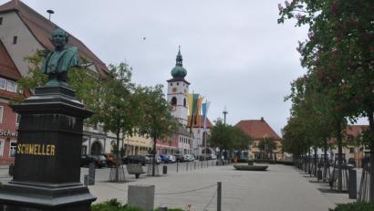 Bild: ws
Die Fläche rund um den Karpfenbrunnen könnte für die Gastronomie genutzt werden, lautete eine Anregung im Stadtrat.