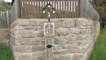 Bild: bnr
Das renovierte Marterl schmückt wieder den Brunnenberg in Atzenhof.