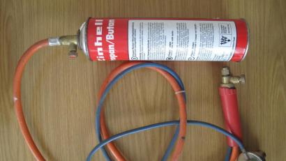 Bild: Polizei Kemnath/exb
Eine solche Gaskartusche fand sich in der Nähe der zweiten Brandstelle.