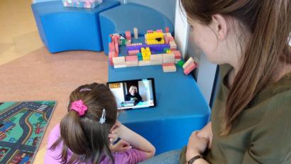 Bild: exb
Mamas Tablet oder Laptop und eine Internetverbindung sind alles, was man für die Online-Lernzeit des Kümmersbrucker Start-ups "Shapeschool" braucht.