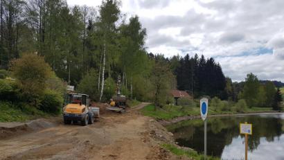 Bild: gi
Die Wasserzuleitung zu dem Kraftwerk Tröbes/Waltenrieth wurde durch die Firma Hartinger, Kleinschwand erneuert und kann nun wieder mit voller Kraft Strom erzeugen.