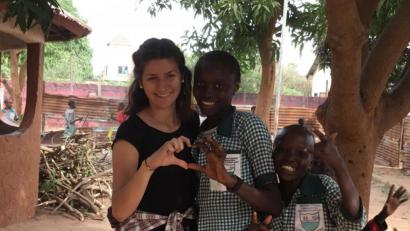 Bild: exb
Julia Dennerlein (links) hat während ihres Praktikums in Gambia viele Freundschaften geschlossen.