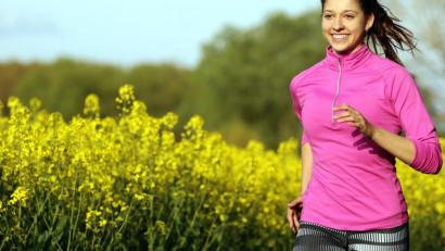 Bild: grafikwerk21 – stock.adobe.com
Regelmäßiges Work-out am Morgen hilft, den Tag entspannt und voller Energie zu beginnen.