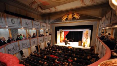 Bild: Holger Hollemann/dpa
Für Kultur- und Sportveranstaltungen, die wegen der Corona-Krise ausfallen, können Ticketkäufer zunächst auch Gutscheine statt ihr Geld zurückbekommen.