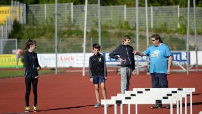 Bild: Andreas Brückmann
In kleinen Gruppen haben die Leichtathleten des TV Amberg ihr Training wieder aufgenommen. Auch andere Leichtathletikvereine in der Region proben in diesen Tagen den Restart.